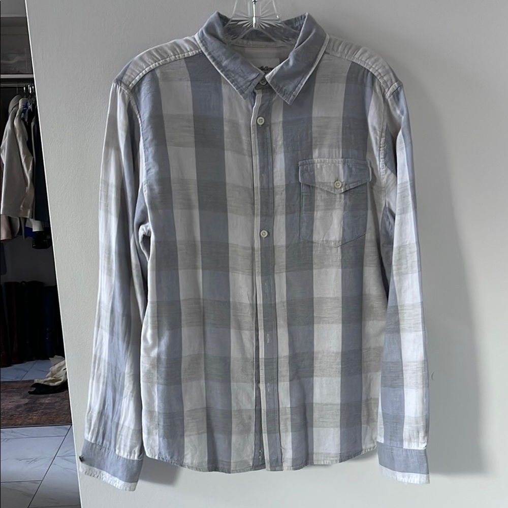 Goodfellow & Co Gray and White Casual Button Down Shirt